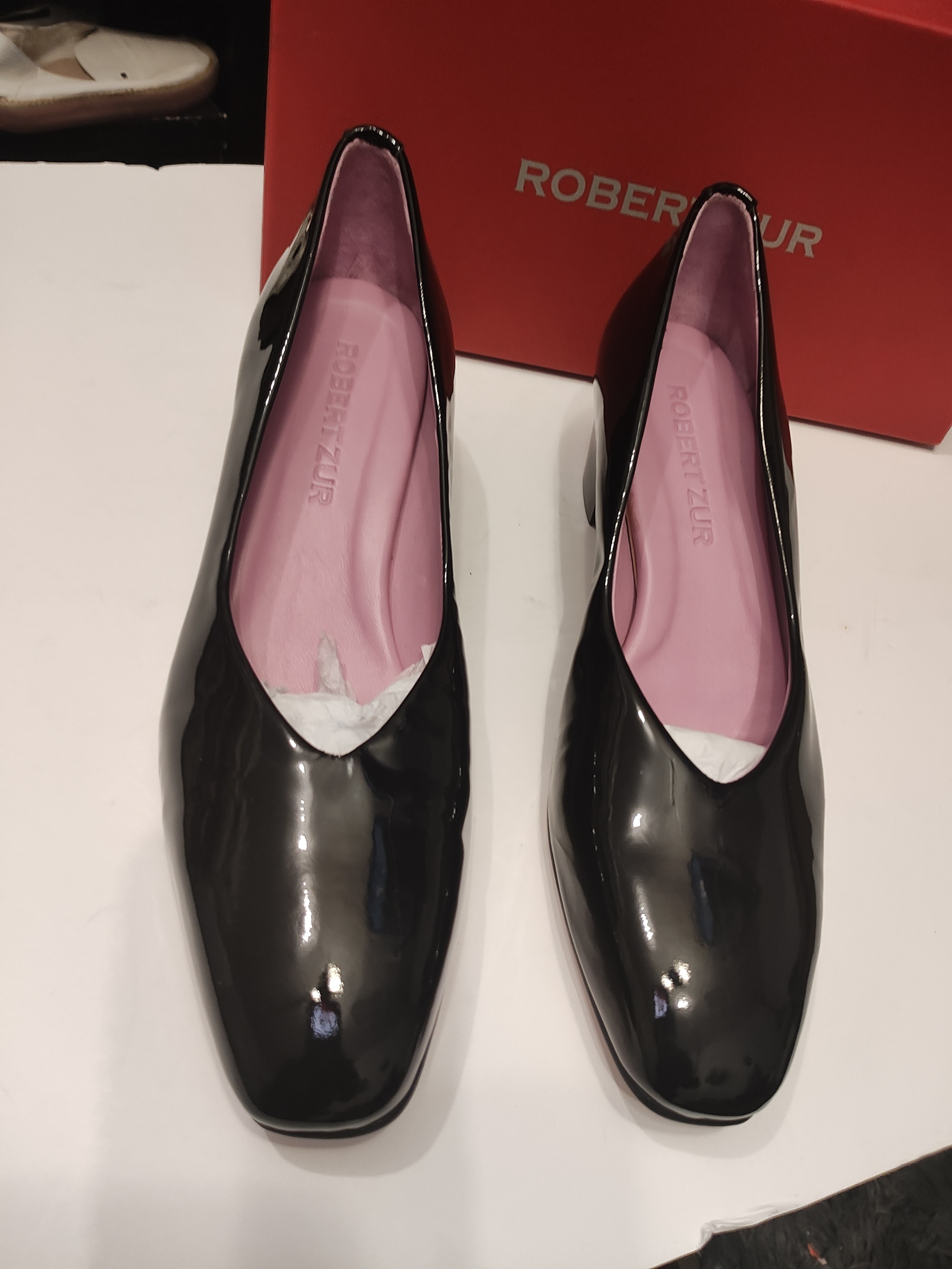 Robert Zur Black Patent Flats With Pink Linings 10.5 2a